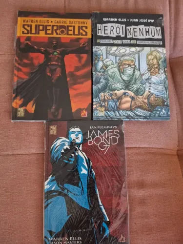 James Bond, Herói Nenhum e Superdeus