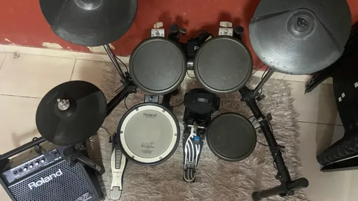 Bateria eletrônica Roland TD-4 