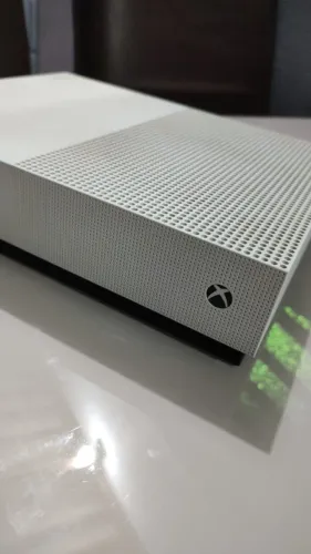 Xbox One S 1TB funcionando perfeitamente em bom estado