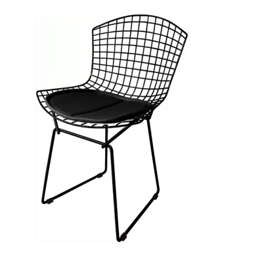 4 Cadeiras Aramadas Pretas Estofadas | Semi novas | Design moderno