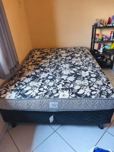 Cama box com colchão 