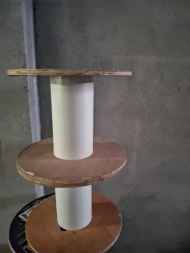 Bobina de Cabo com Cano PVC e Bordas de Madeira - Carretel Resistente e Reutilizável