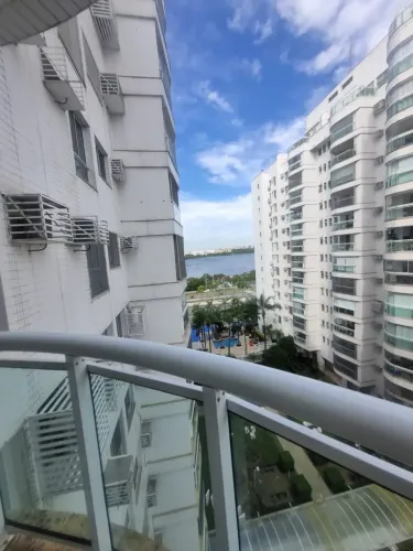 Oportunidade no Rio 2  Condomínio Frontlake 2 quartos 83 m2 andar alto