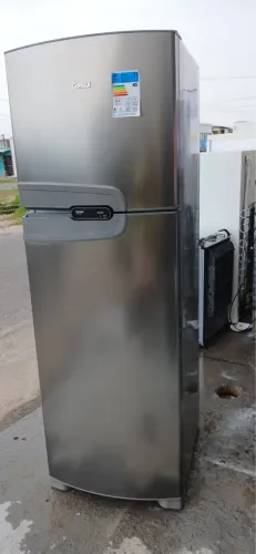 Vendo geladeira cônsul garantia de 3 meses 2.100 preço negociável