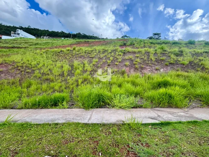 Terreno com Vista Indevassável para a Represa no Condomínio Estrela do Lago