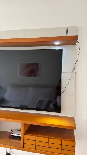 Vendo Painel de Tv com luz de led em madeira maciça