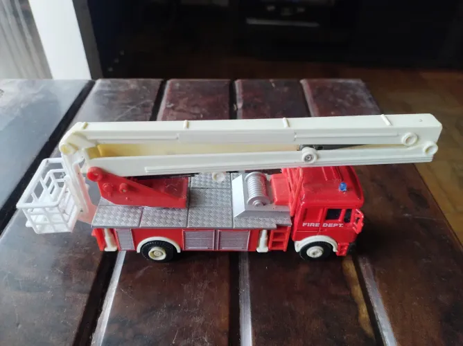 Carro de bombeiros com escada