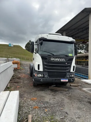 Scania G440 6x4 com bug pesado