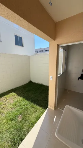 CASA DE 2 QUARTOS COM QUINTAL