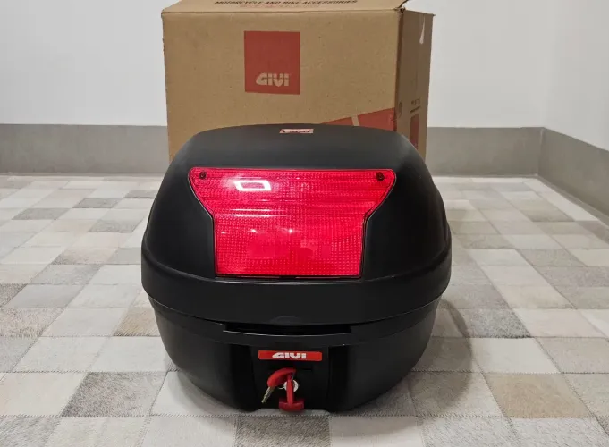 Baú Givi Bauleto 29L Preto/Vermelho