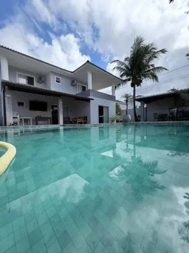 Casa a venda em Vilas do Atlântico com 4 quartos piscina área gourmet e energia solar