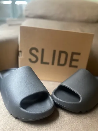 Yeezy slide 