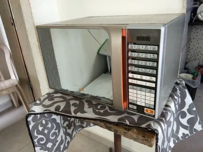 Vende-se microondas, *