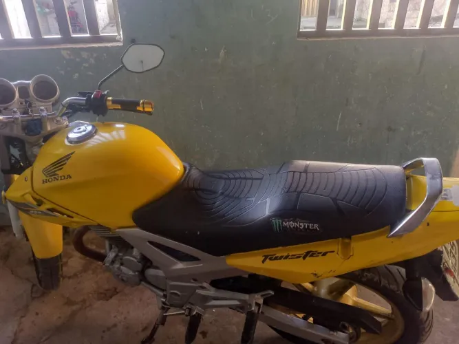 Vendo ou troco Twister 2008
