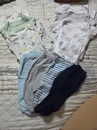 Kit 6 bodies e 4 calças com pézinho Newborn RN