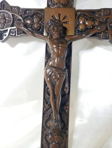 ESCULTURA BRONZE A CRUZ DECORAÇÃO JESUS CRISTO ARTE SACRA QUADRO ESTATUETA RELIGIOSA.