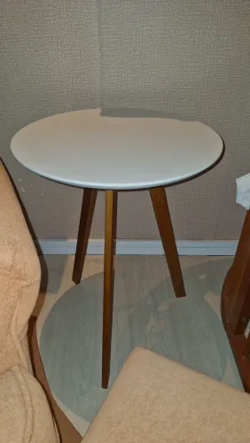 Mesa lateral em madeira