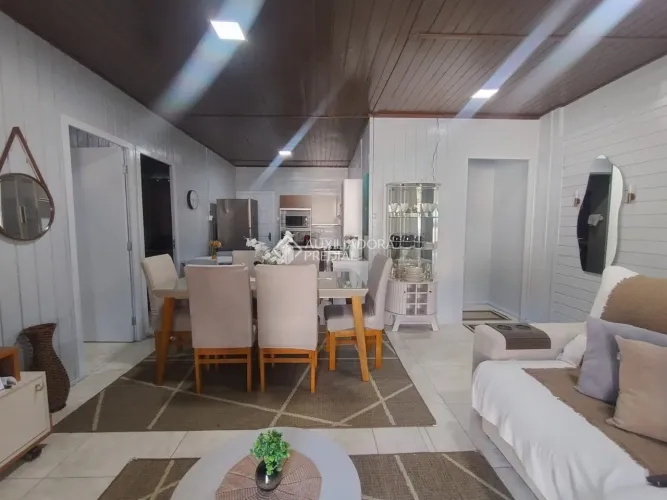 Casa reformada e mobiliada à venda na Pinheira