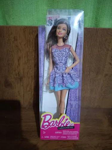 Boneca Barbie Fashionistas estilo 157 da Mattel