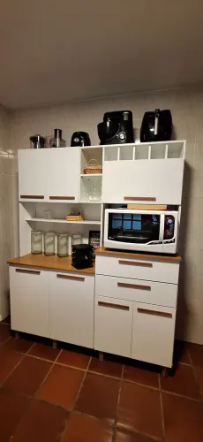 Excelente armário de cozinha