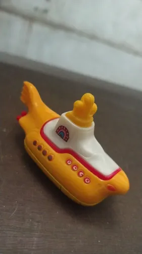Miniatura submarino Beatles