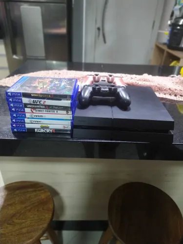 Ps4 semi-novo 500gb 8 jogos dois controles