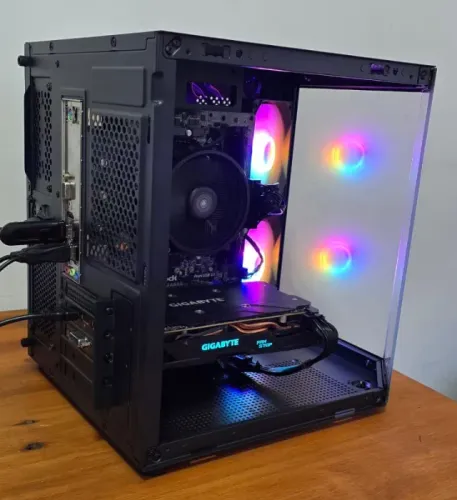 PC Gamer Ryzen 5 3500X 12GB RAM DDR4 SSD 240GB RX580 Gigabyte