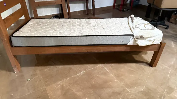 Cama de solteiro com colchão