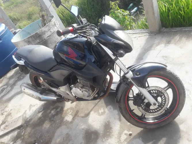 Vendo Honda Cb300 2011. 