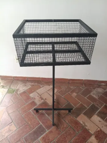 Cesta de alumínio para colocar objetos