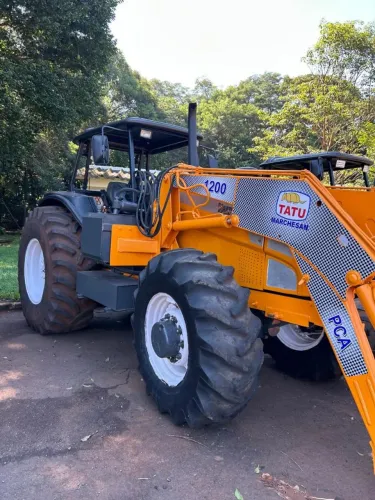 Valtra BH-180 com Lâmina Tatu