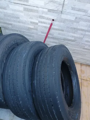 2 pneu Dunlop seminovos 215/75/17,5 estão top