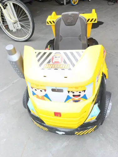 Caminhão pedal Brutus 