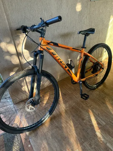 Bicicleta first laranja 