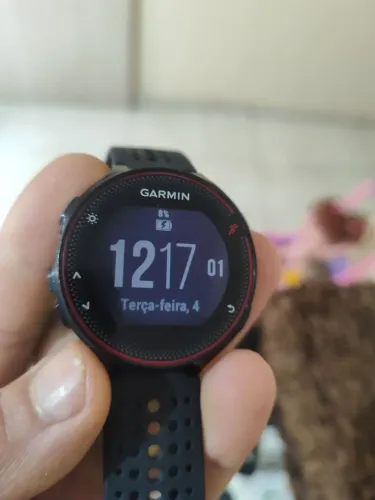 Relógio Garmin 235 muito conservado sem detalhes