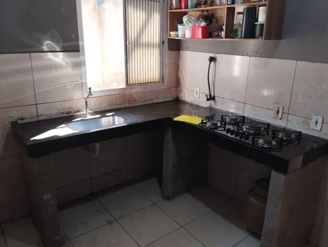 Limpeza de placa solar e construção