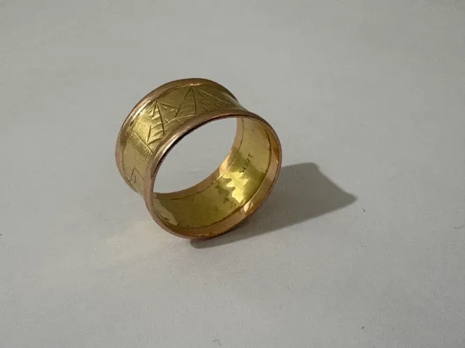 ? Anel Escravo em Ouro 18K - R$ 3.500