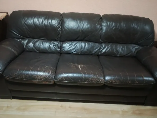 Sofá de couro usado 