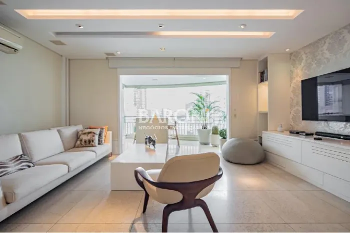 Gestão Baroni Imóveis. Apartamento no Vivai Moema. Alto, hall privativo, 156 m², 3 suítes,