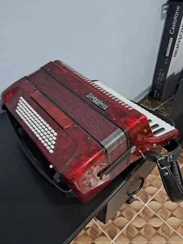 ACORDEON 80 BAIXOS 37 TECLAS