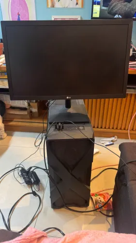PC GAMER DESKTOP + MONITOR