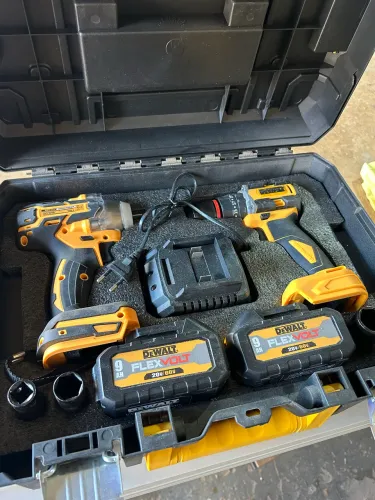 Kit furadeira e parafusadeira