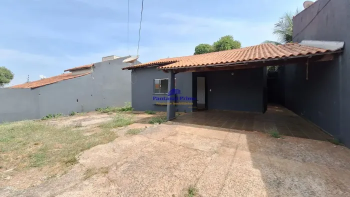 Casa para locação com 3 quartos no Bairro Jardim Universitário em Cuiabá - MT.