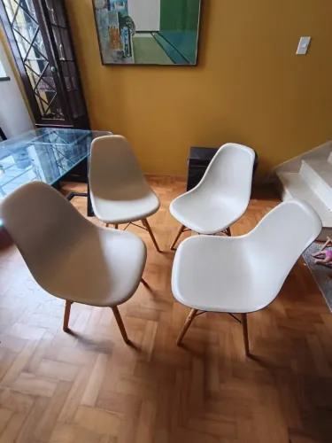 4 cadeiras Charles Eames Eiffel_ NUDE