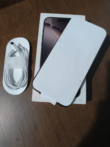 16 Pro Max 256 garantia Apple até setembro 2026.. bateria 100%