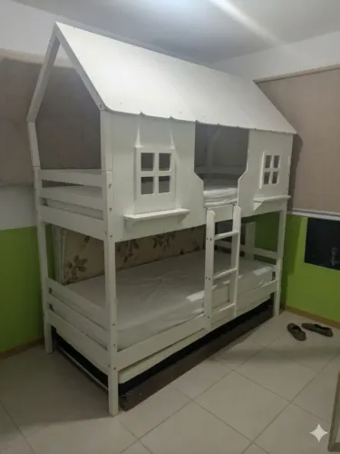 Beliche casinha com cama auxiliar marca Bela Madeira