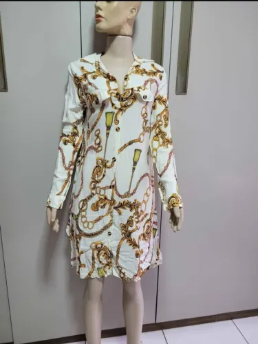 Vestido Chemise branco, com estampa de correntes, P, novo