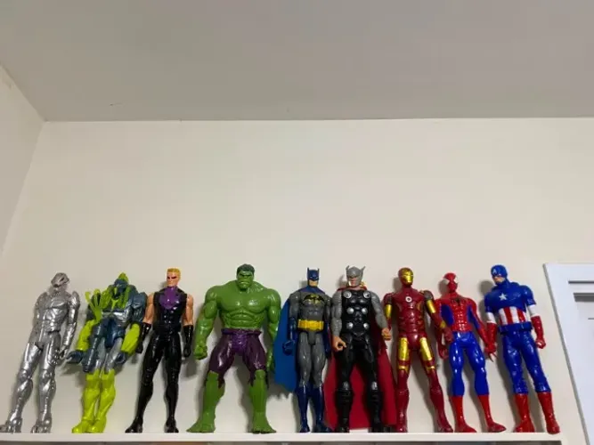 Bonecos Marvel e DC - Desapego