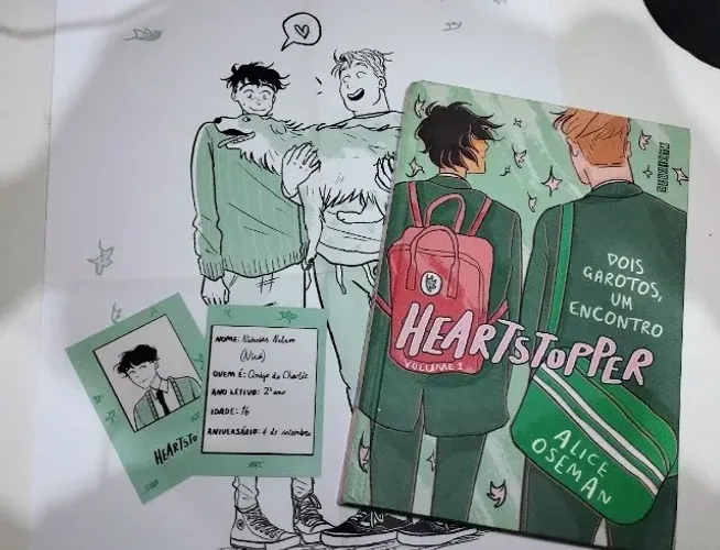 Heartstopper - Volume 1 (Alice Oseman) + Brindes Exclusivos