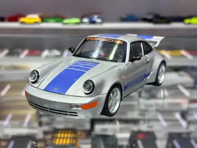 Miniatura Porsche 911 Carrera RS - Prata - Escala 1:24 (Som e Luz) 